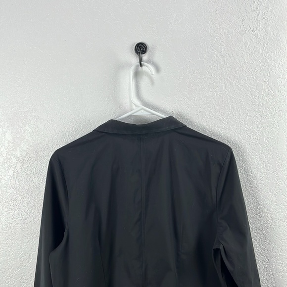 Talbots Women’s Black Wrinkle-Resistant Shirt Long Sleeve Button Down Sz 12 Chic - Picture 8 of 8